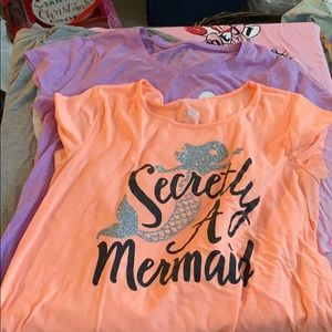 4 short sleeve T-shirts